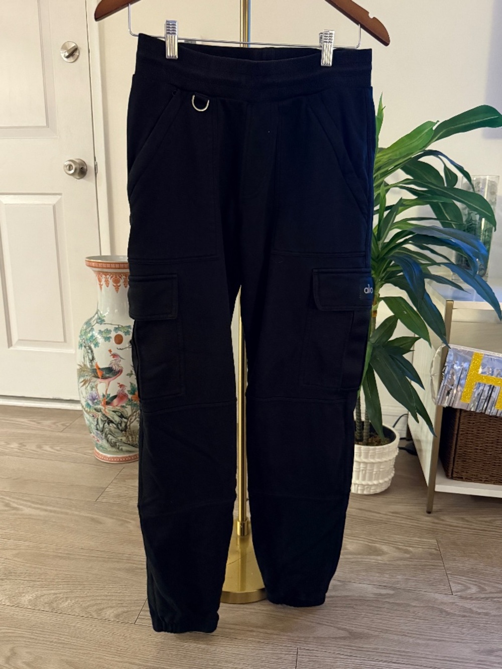 Alo Yoga Highline Cargo Sweatpant | Black | Small